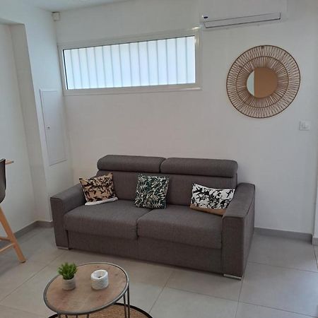 Appartement Cosy, T2 Situe En Centre Ville De Saint-Pierre Exterior foto