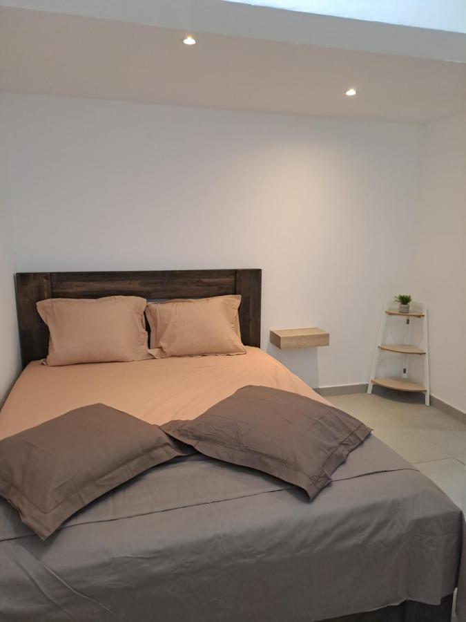 Appartement Cosy, T2 Situe En Centre Ville De Saint-Pierre Exterior foto