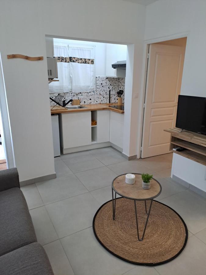 Appartement Cosy, T2 Situe En Centre Ville De Saint-Pierre Exterior foto